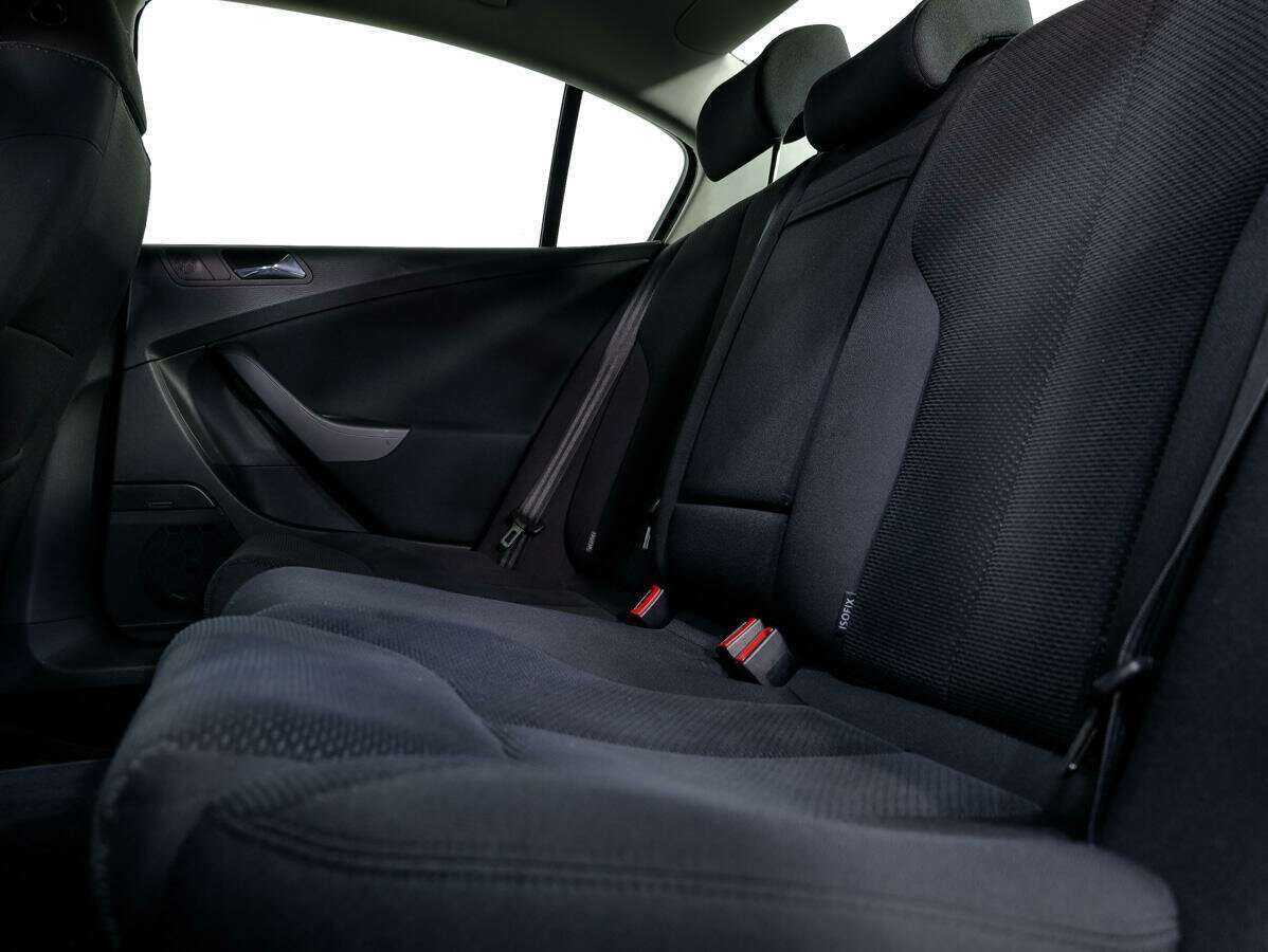 Купить Volkswagen Passat с пробегом. Фото: #11