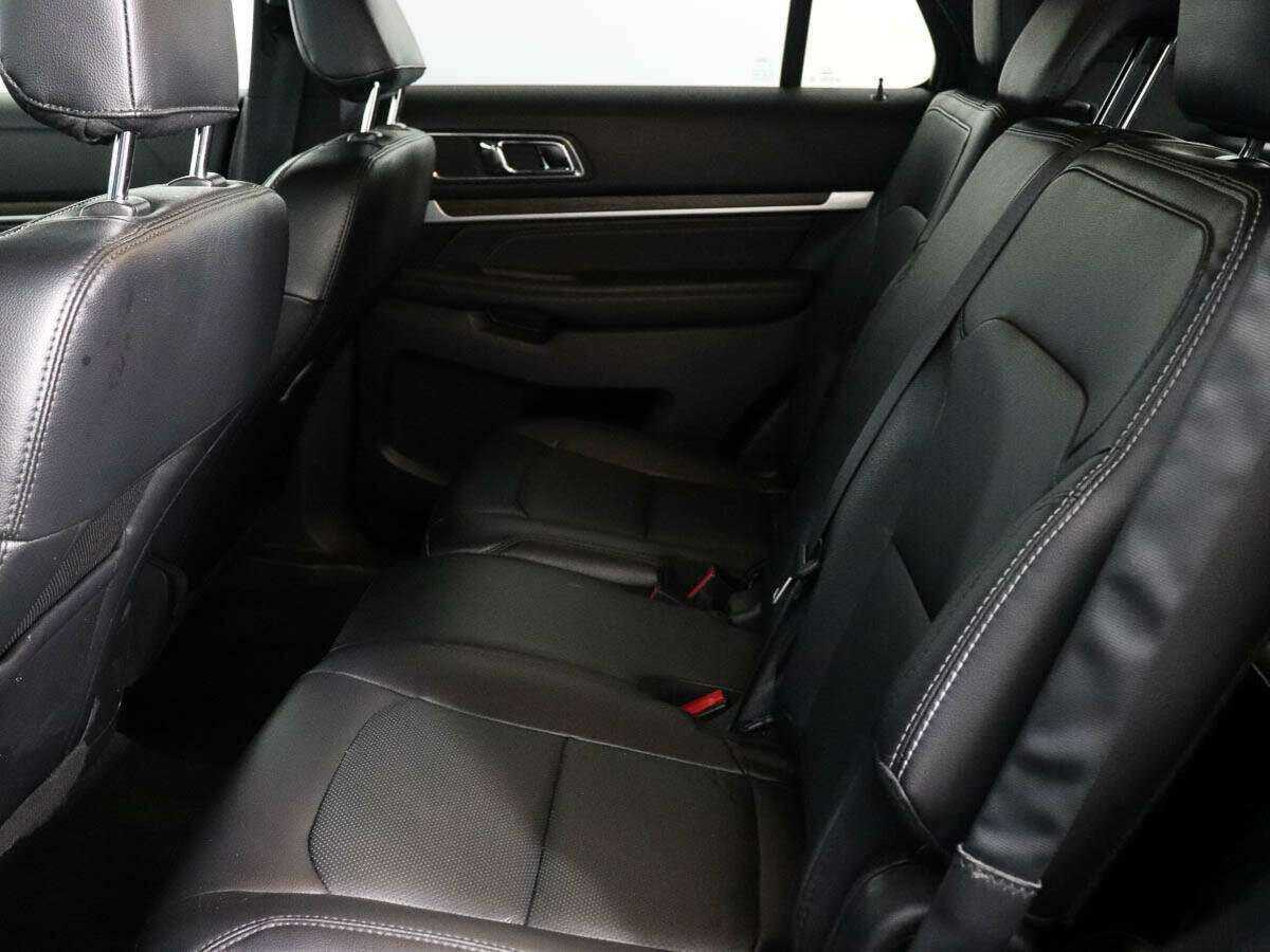 Купить Ford Explorer с пробегом. Фото: #8