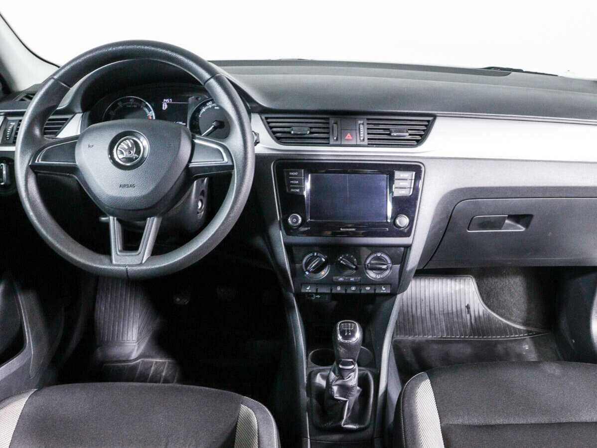 Купить Skoda Rapid с пробегом. Фото: #9