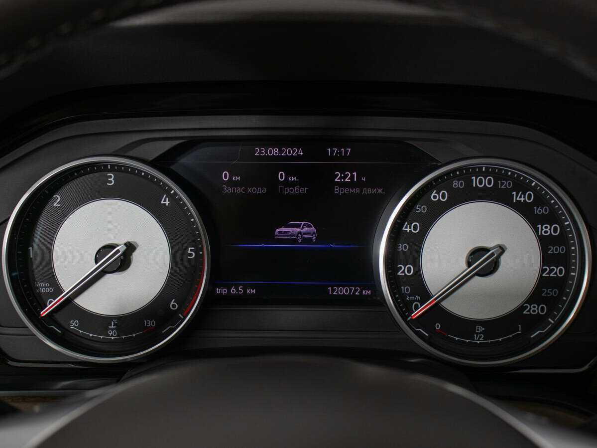 Купить Volkswagen Touareg с пробегом. Фото: #16