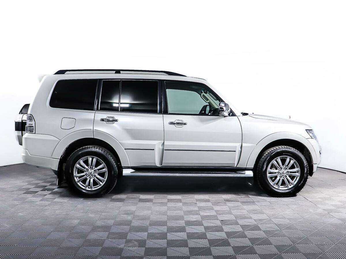 Купить Mitsubishi Pajero с пробегом. Фото: #3