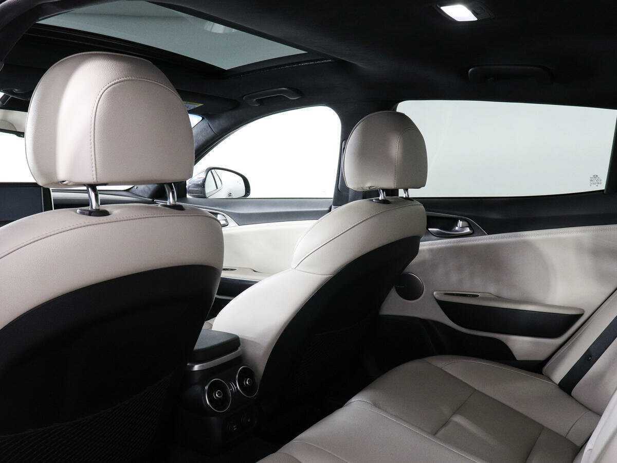 Купить Kia Stinger с пробегом. Фото: #11