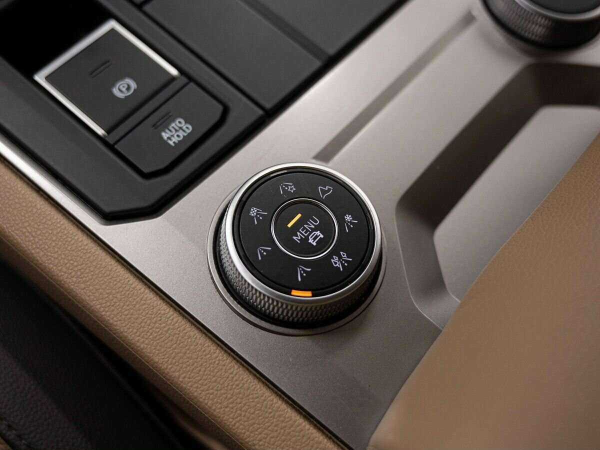 Купить Volkswagen Touareg с пробегом. Фото: #20