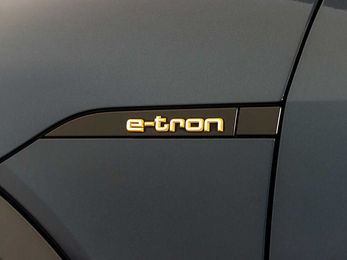 Купить Audi e-tron с пробегом. Фото: #16