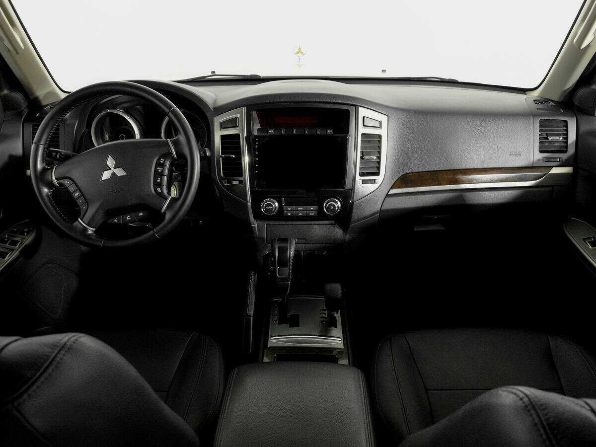 Купить Mitsubishi Pajero с пробегом. Фото: #11