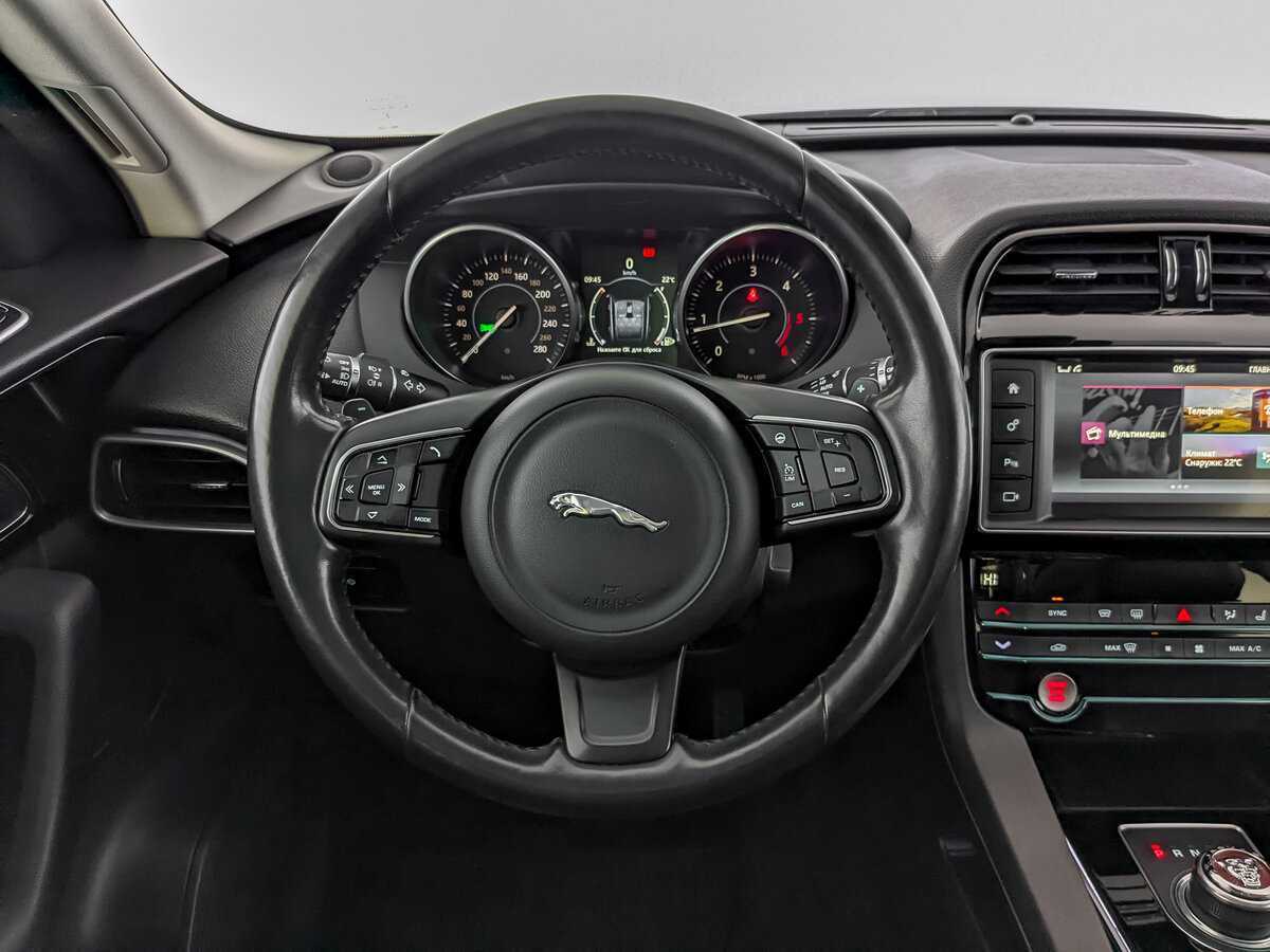 Купить Jaguar F-Pace с пробегом. Фото: #20