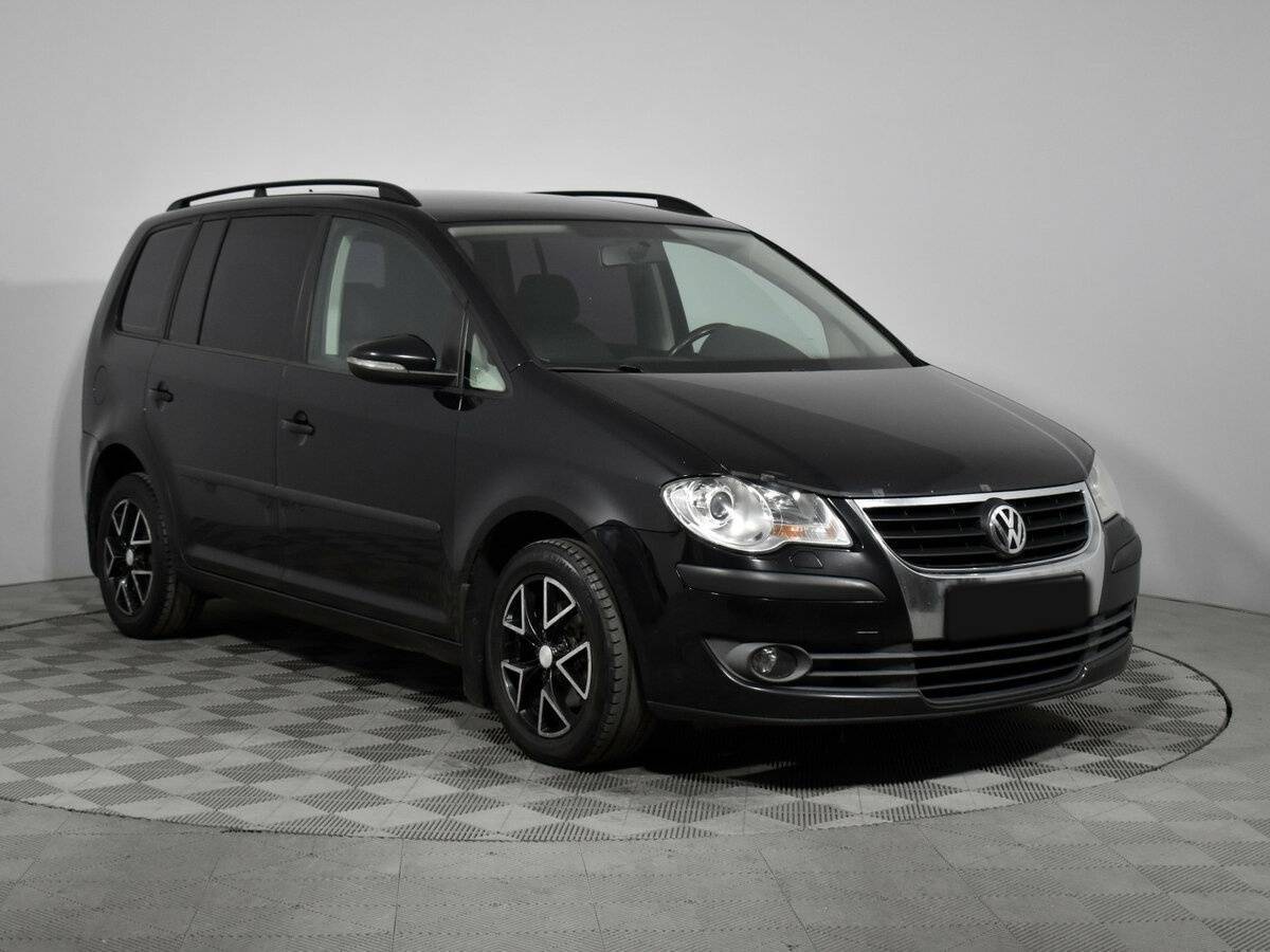Купить Volkswagen Touran с пробегом. Фото: #2
