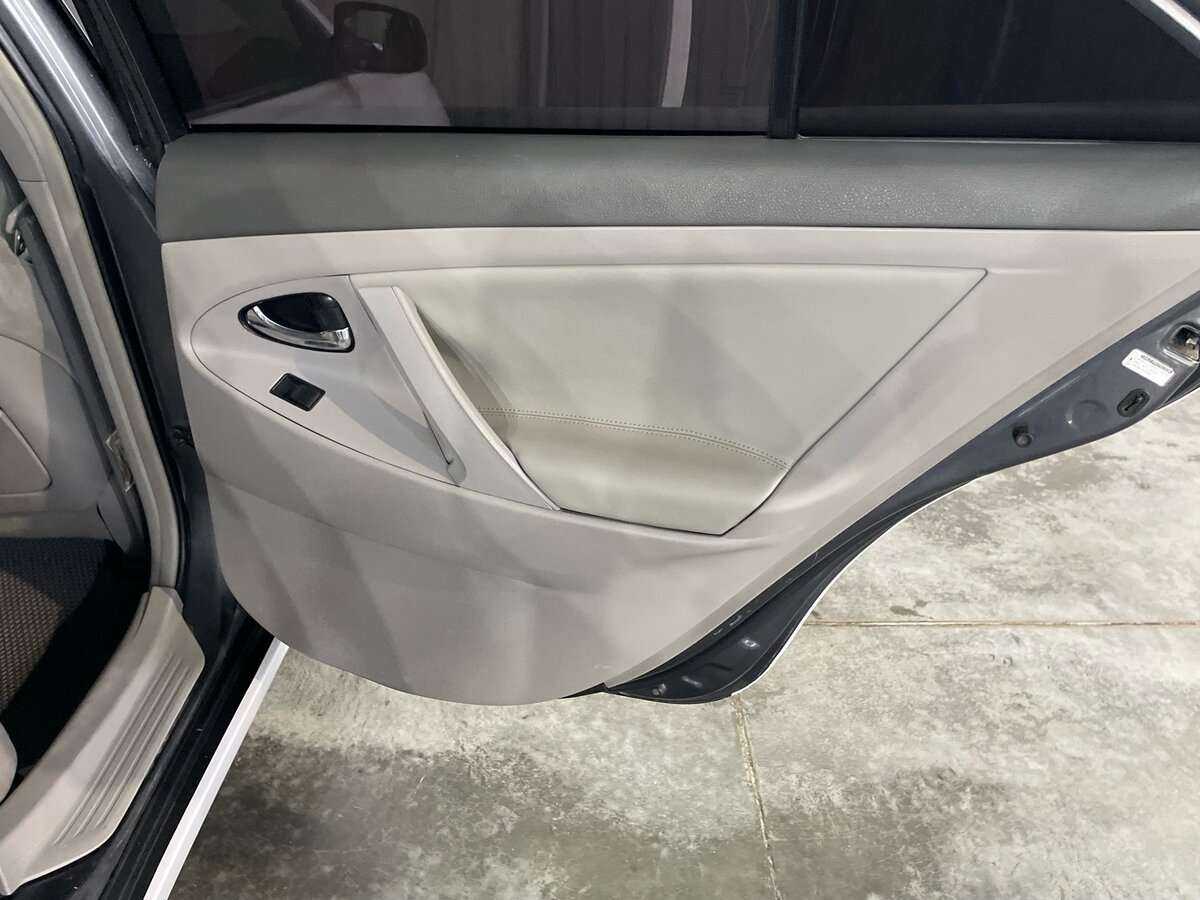 Купить Toyota Camry с пробегом. Фото: #19