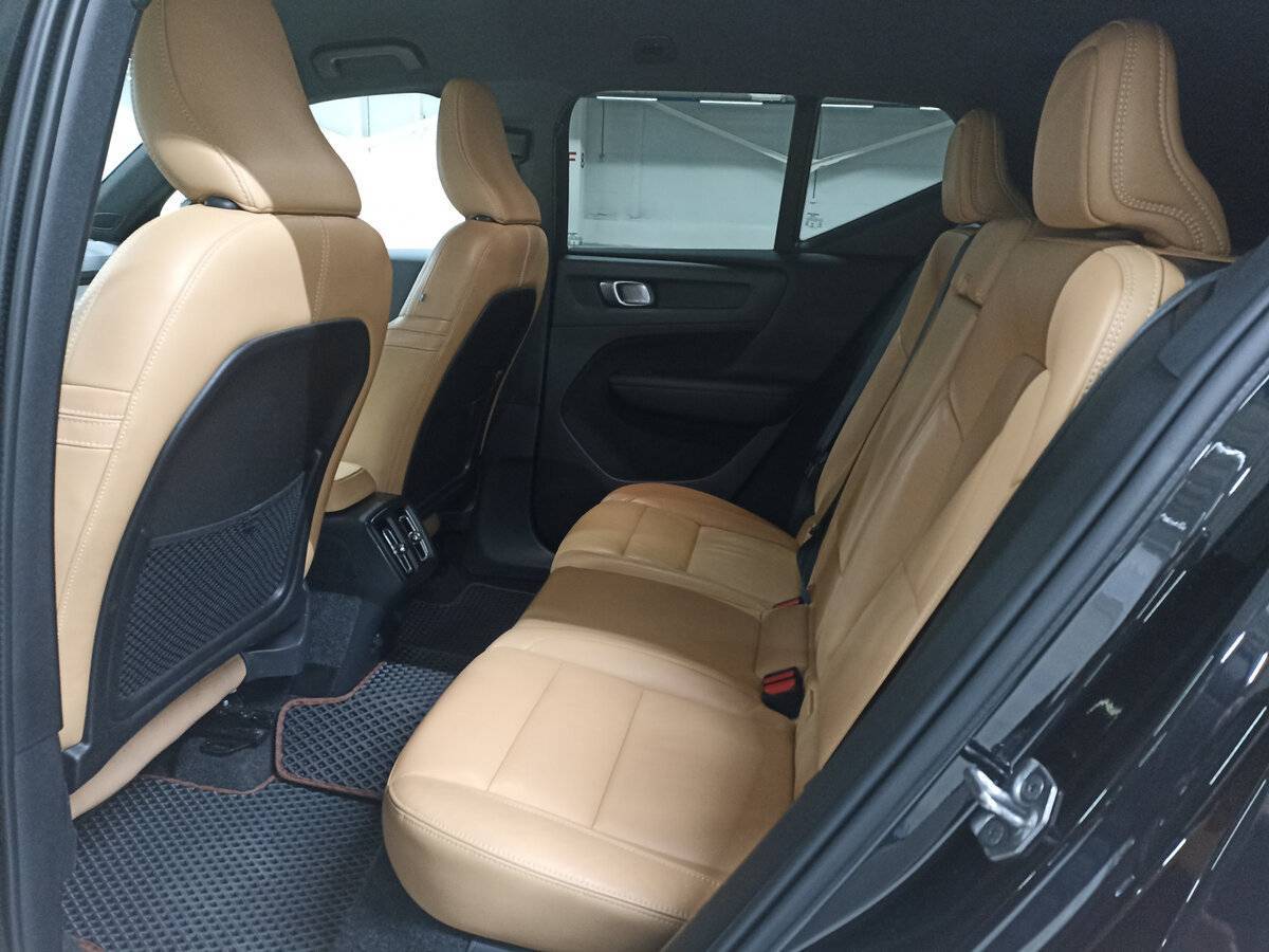 Купить Volvo XC40 с пробегом. Фото: #11
