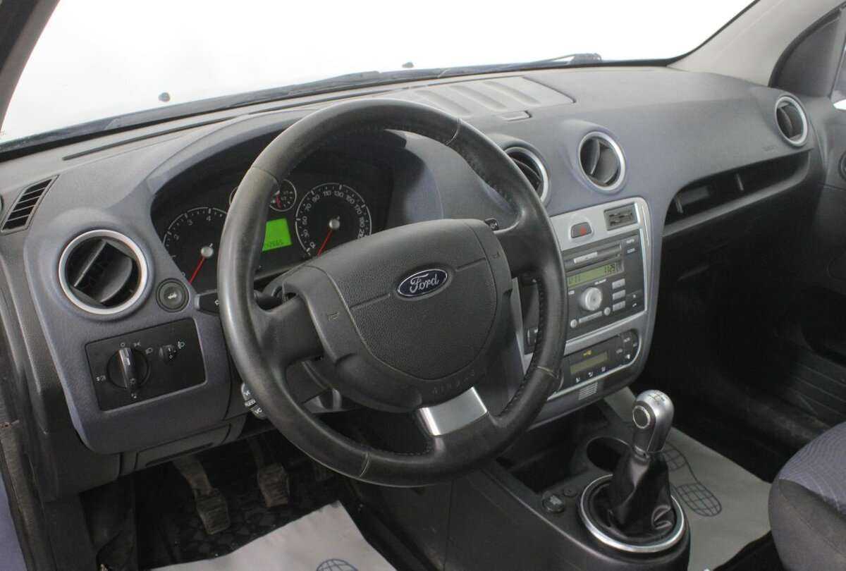 Купить Ford Fusion с пробегом. Фото: #9