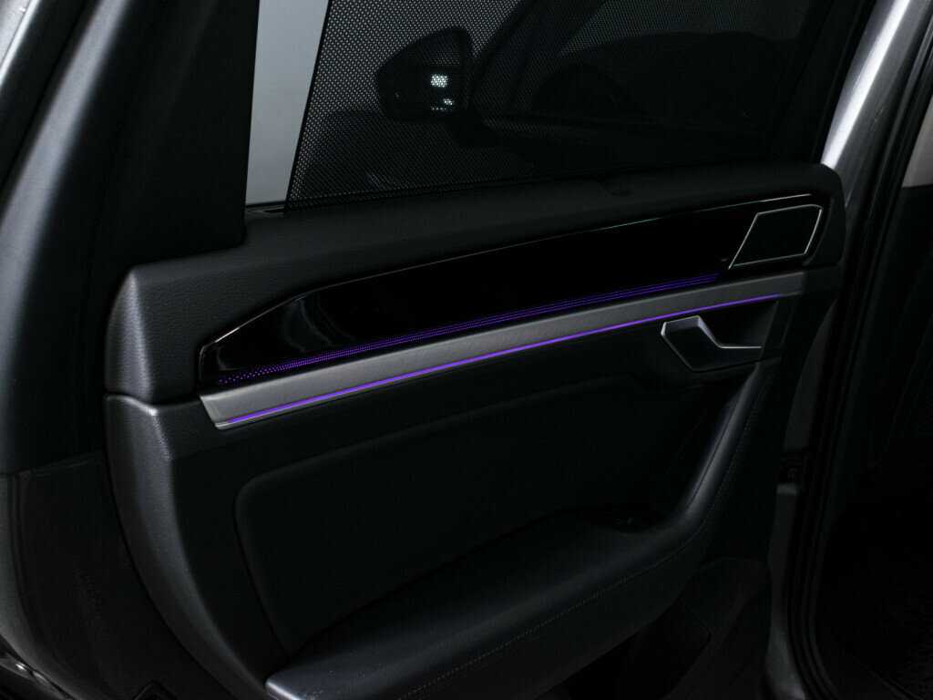 Купить Volkswagen Touareg с пробегом. Фото: #23