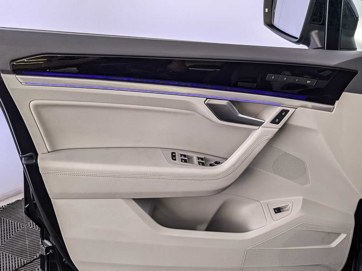 Купить Volkswagen Touareg с пробегом. Фото: #12