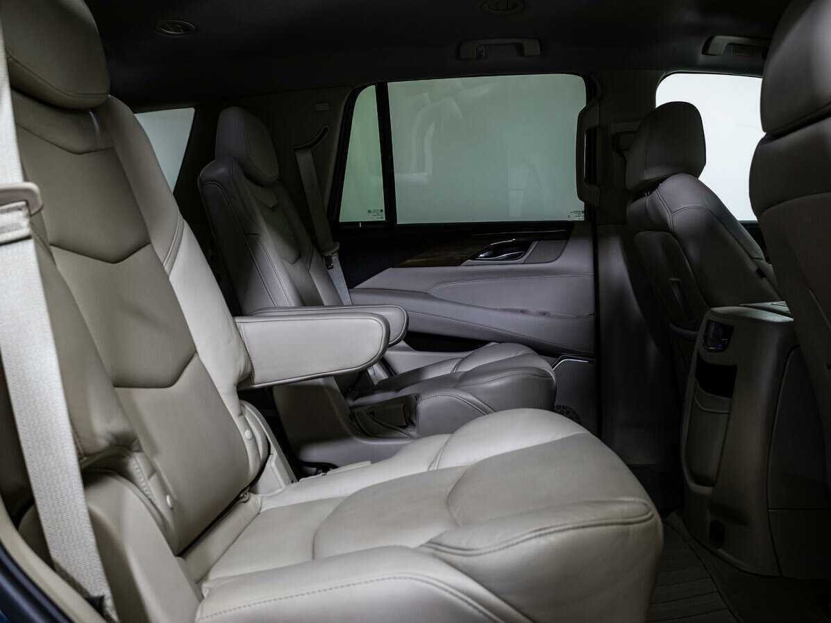 Купить Cadillac Escalade с пробегом. Фото: #10