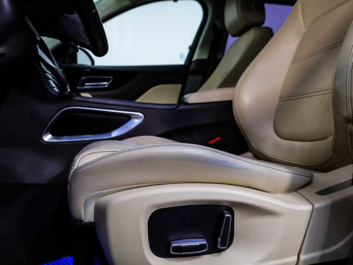 Купить Jaguar F-Pace с пробегом. Фото: #15