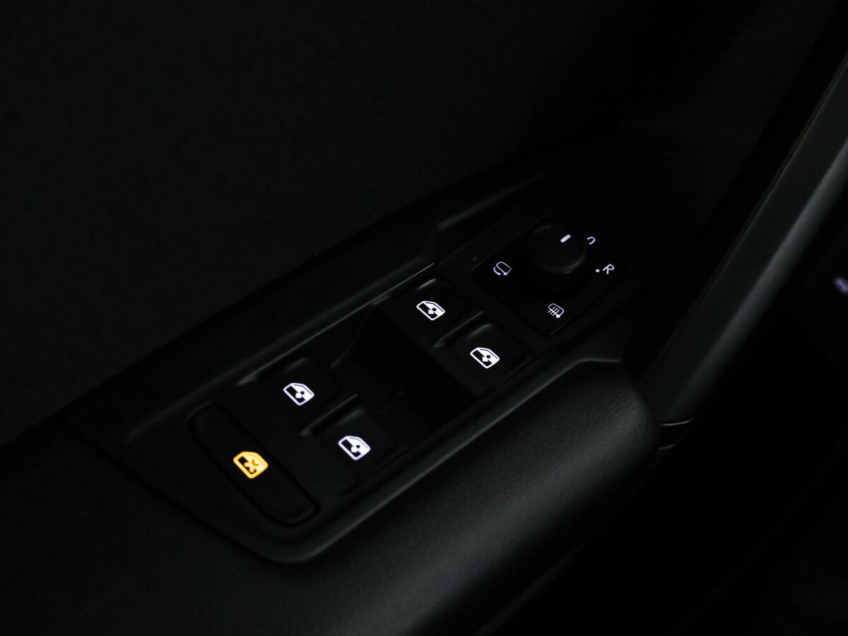 Купить Volkswagen Tiguan с пробегом. Фото: #15