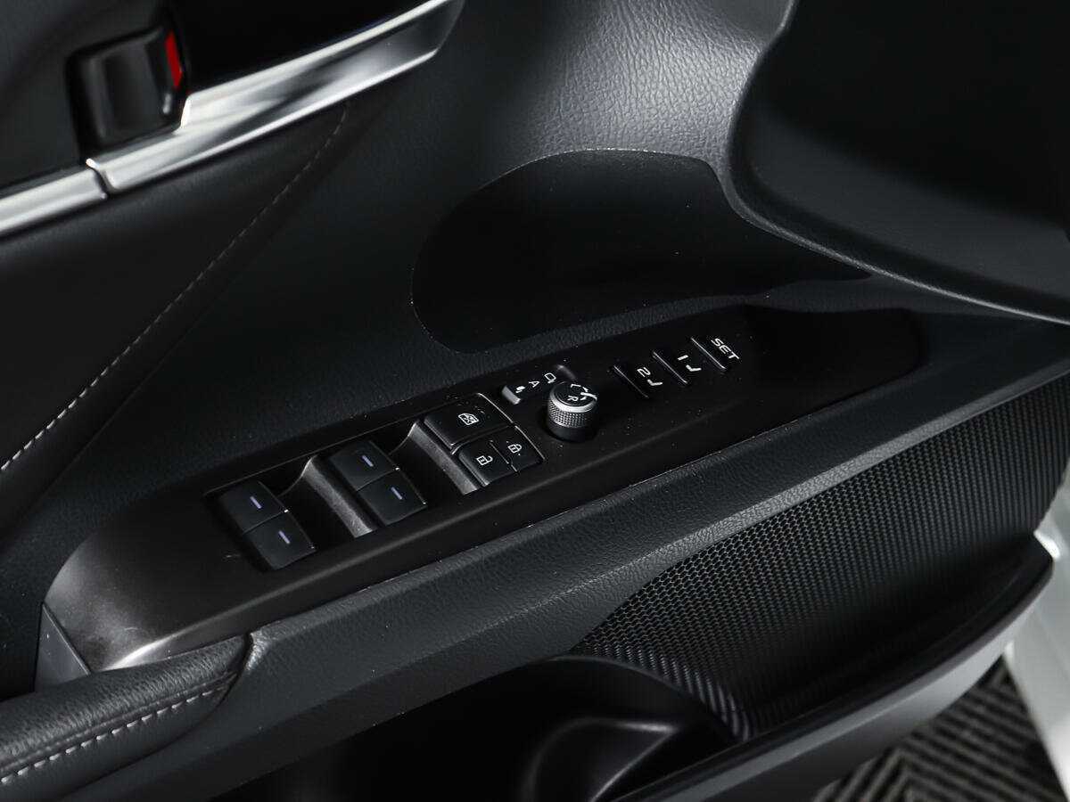 Купить Toyota Camry с пробегом. Фото: #17