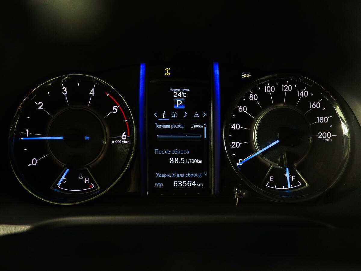 Купить Toyota Fortuner с пробегом. Фото: #8