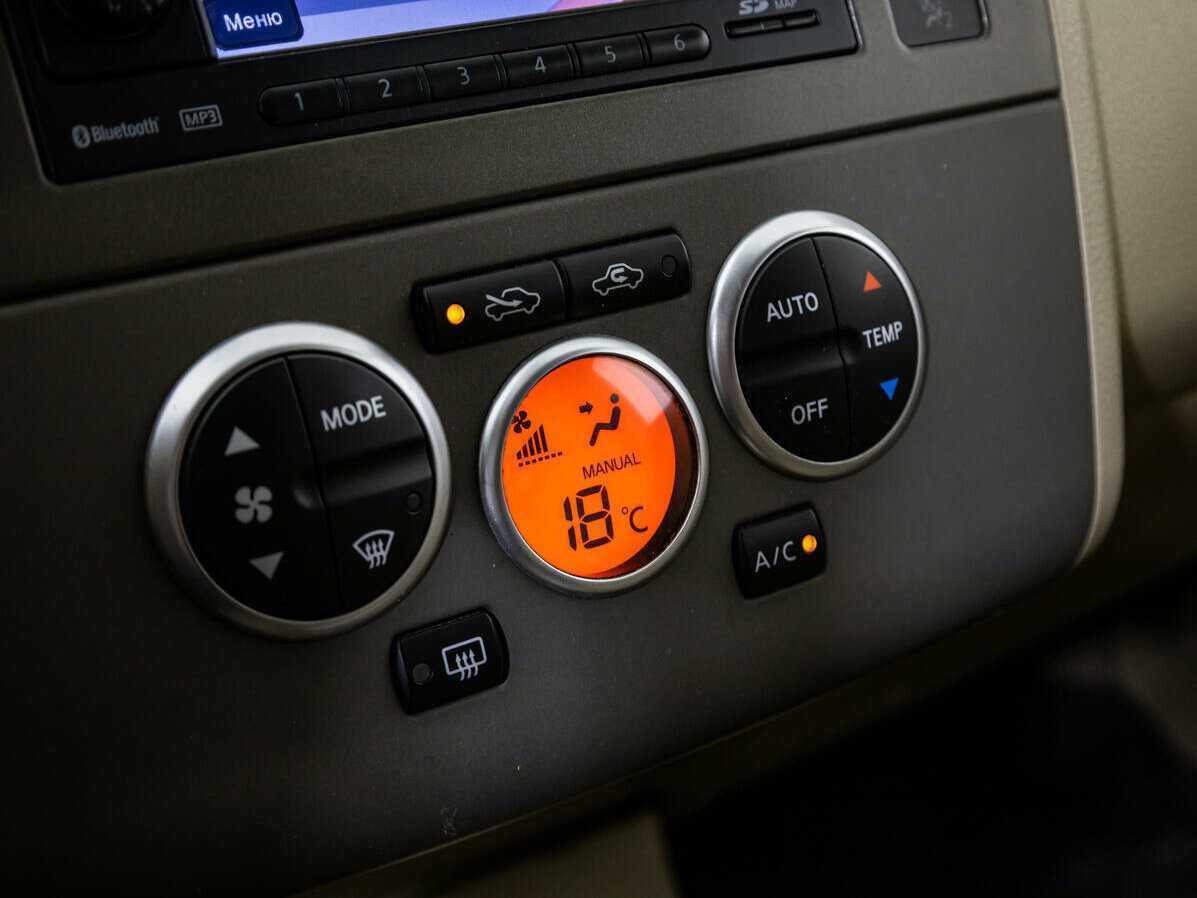 Купить Nissan Tiida с пробегом. Фото: #16