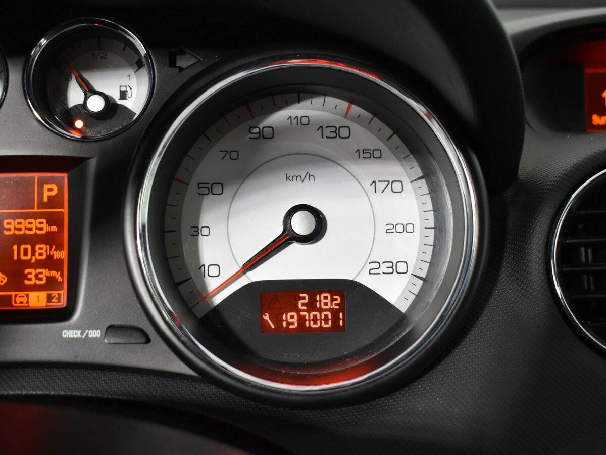 Купить Peugeot 308 с пробегом. Фото: #13