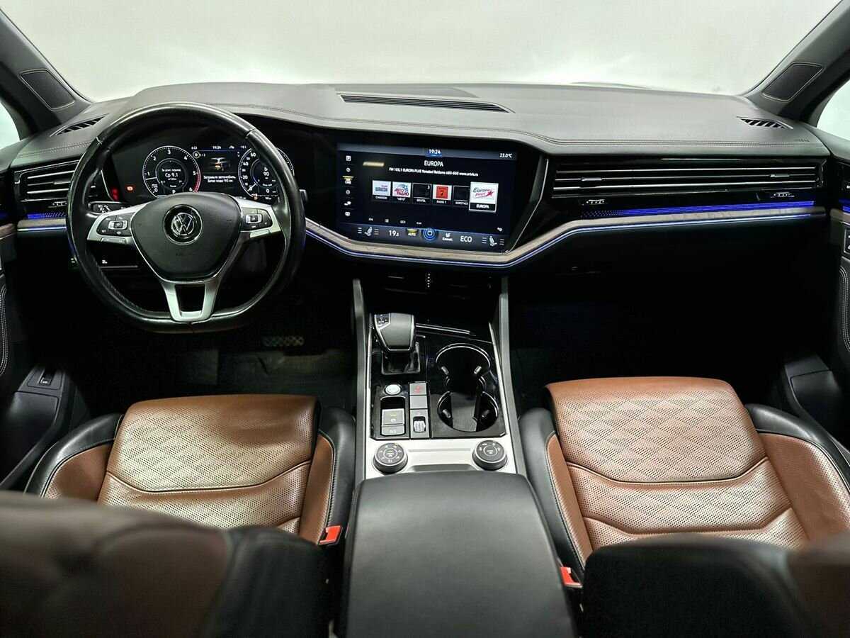 Купить Volkswagen Touareg с пробегом. Фото: #8