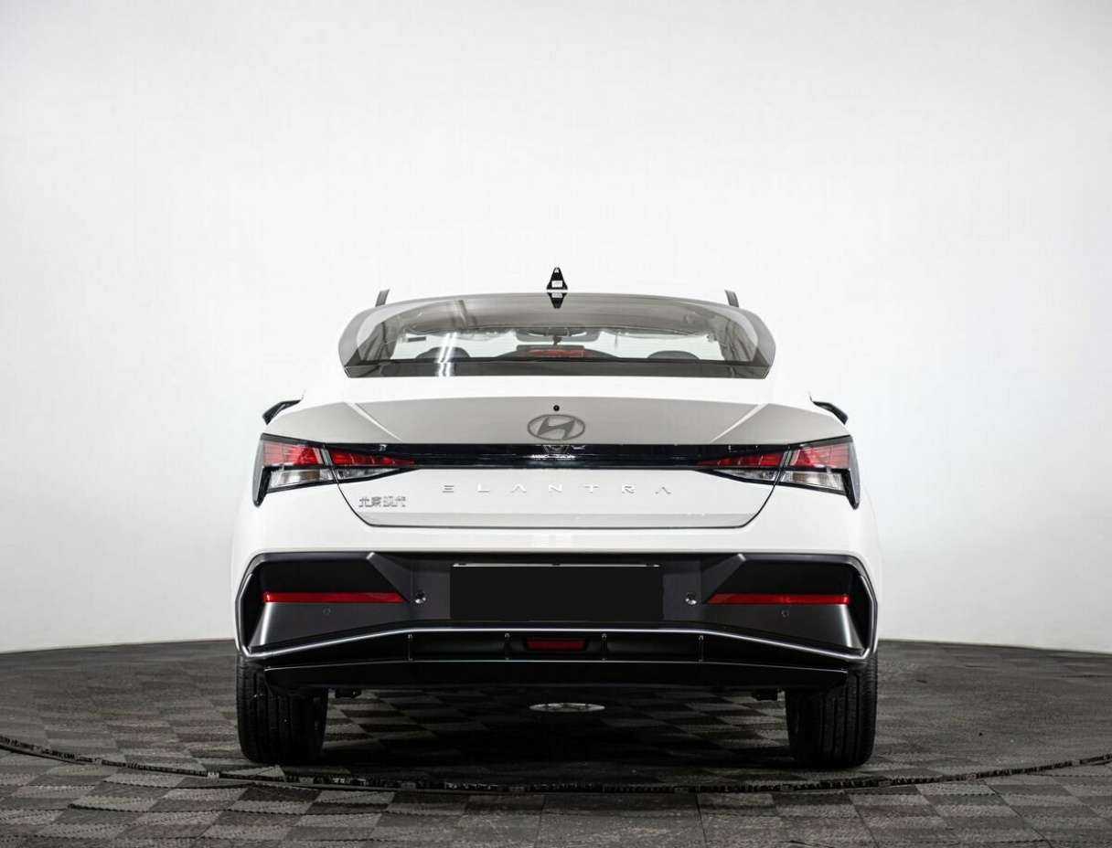 Купить Hyundai Elantra с пробегом. Фото: #4