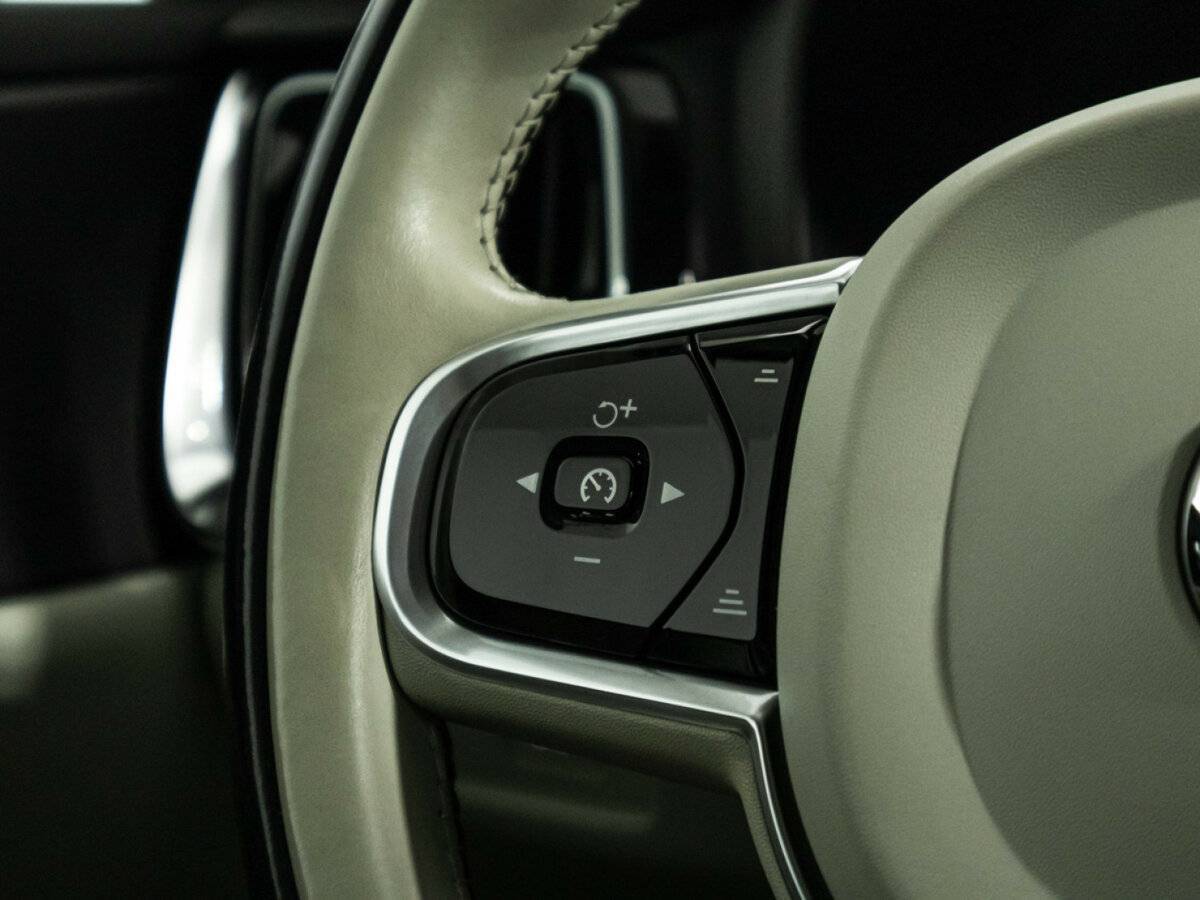 Купить Volvo V60 Cross Country с пробегом. Фото: #21