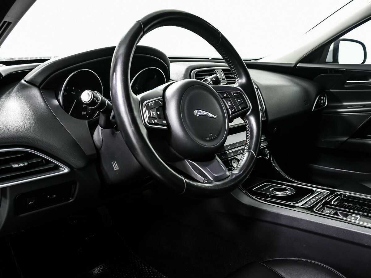 Купить Jaguar XE с пробегом. Фото: #11