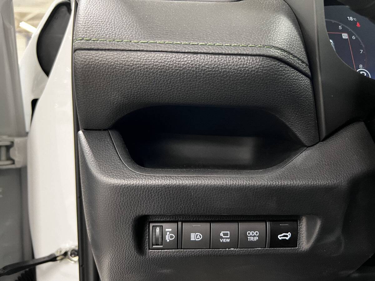 Купить Toyota RAV4 с пробегом. Фото: #18