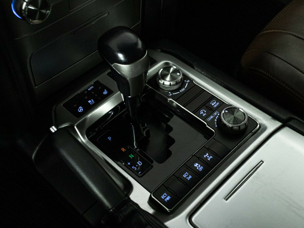 Купить Toyota Land Cruiser с пробегом. Фото: #17