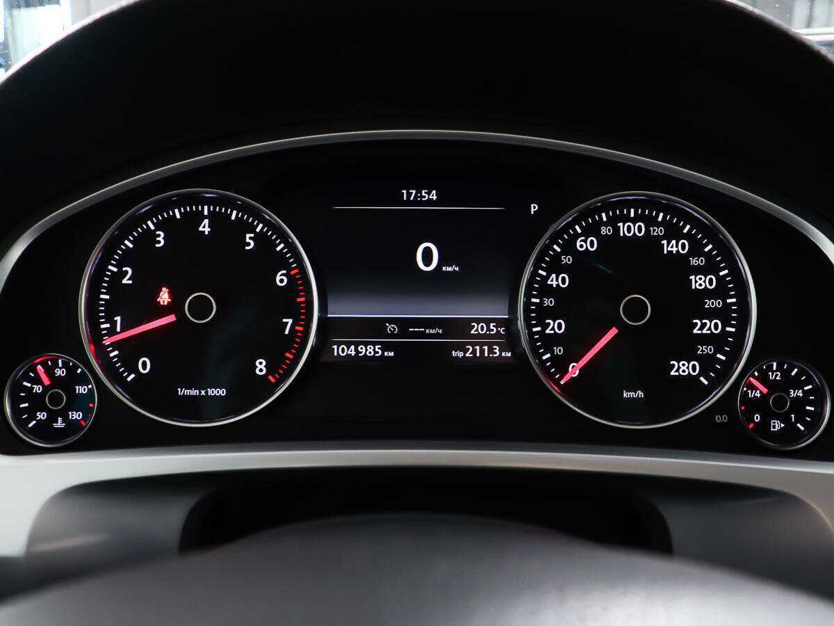 Купить Volkswagen Touareg с пробегом. Фото: #13
