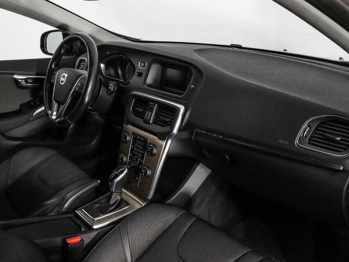 Купить Volvo V40 Cross Country с пробегом. Фото: #10