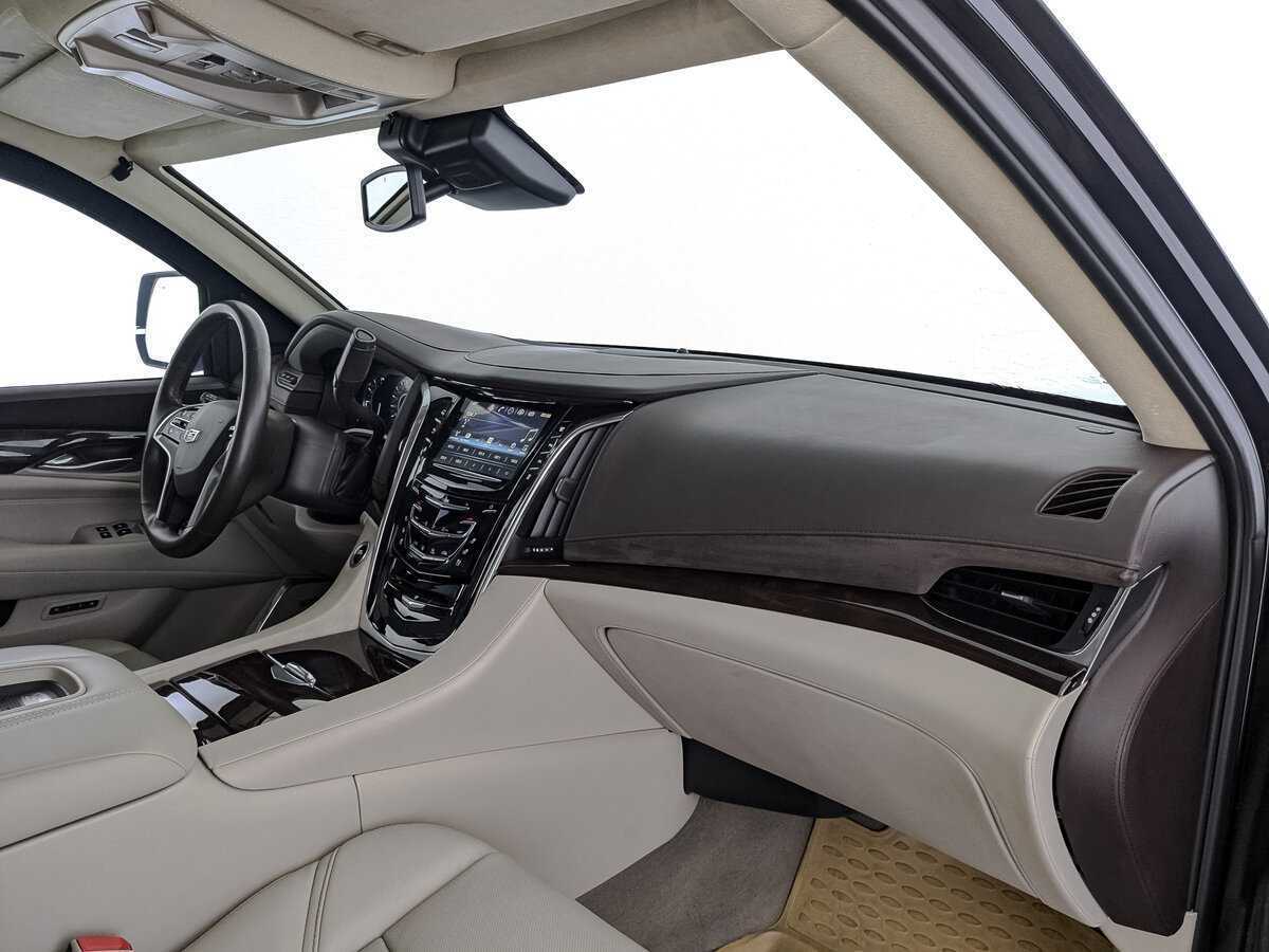 Купить Cadillac Escalade с пробегом. Фото: #10