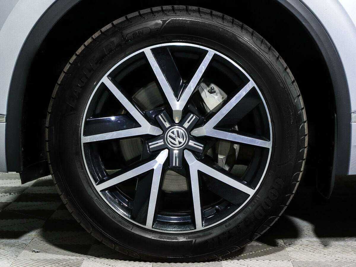 Купить Volkswagen Touareg с пробегом. Фото: #13