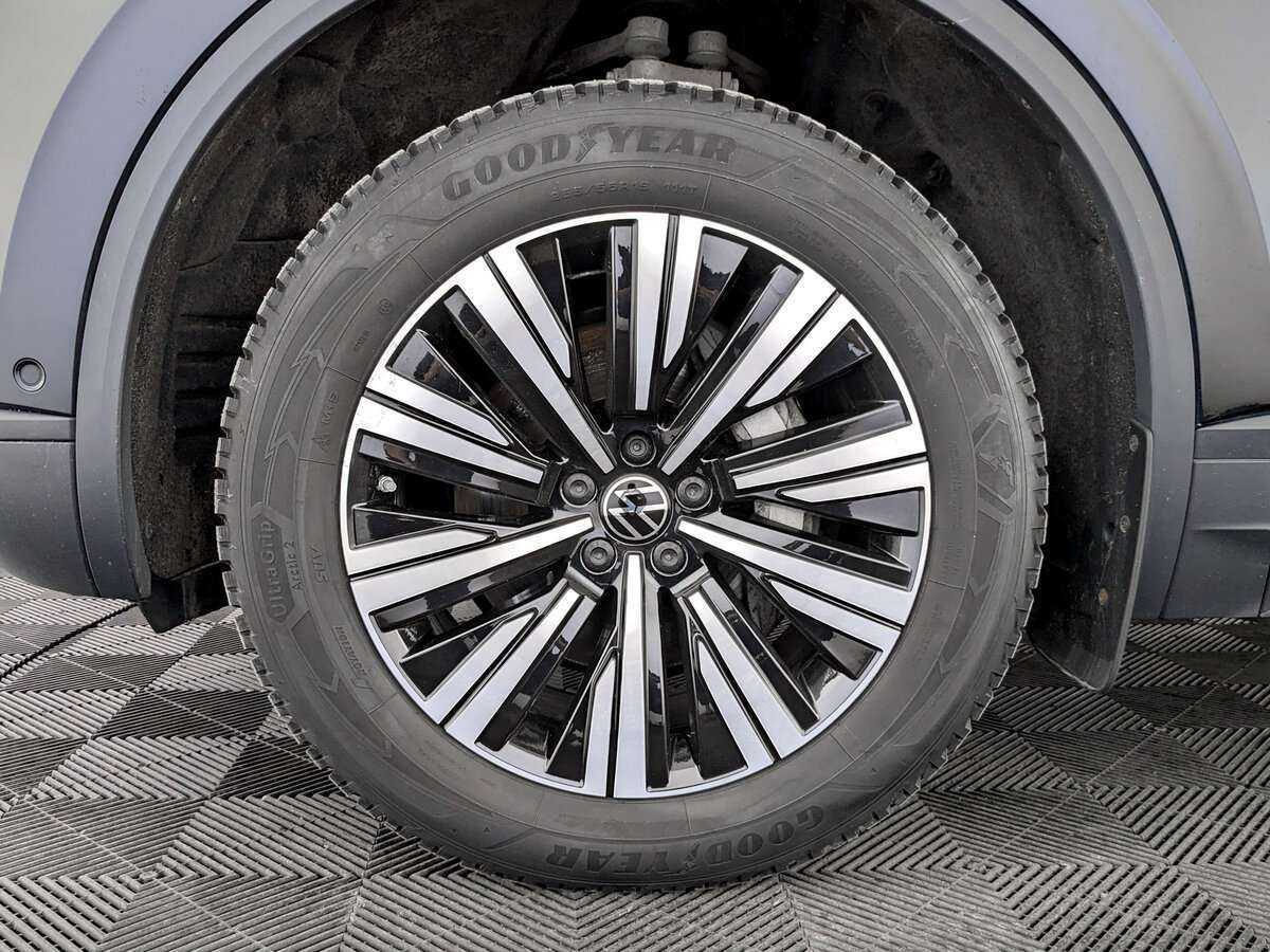 Купить Volkswagen Touareg с пробегом. Фото: #17