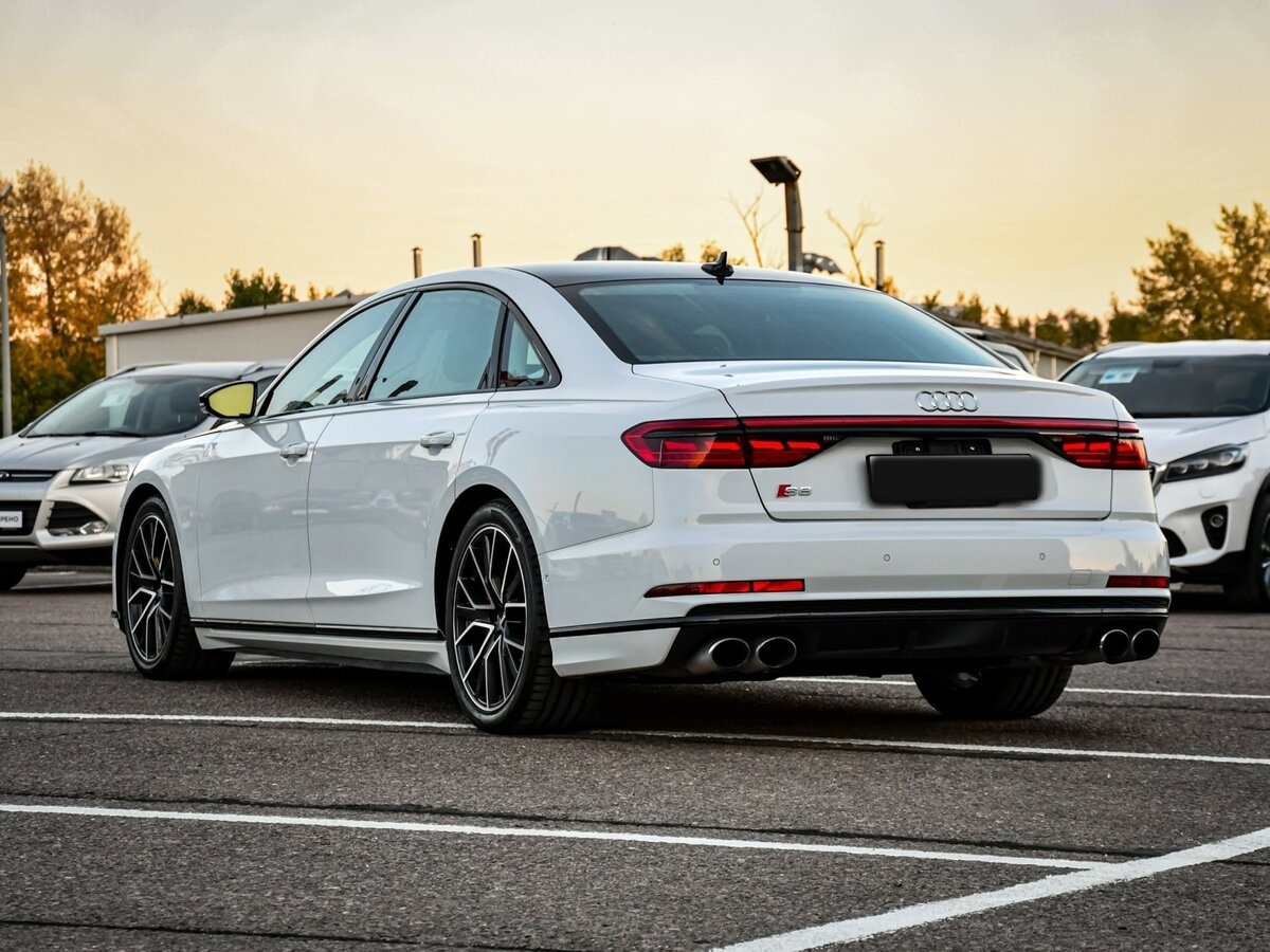 Купить Audi S8 с пробегом. Фото: #5