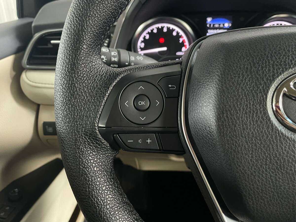 Купить Toyota Camry с пробегом. Фото: #10