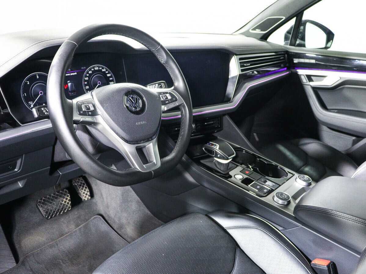Купить Volkswagen Touareg с пробегом. Фото: #11