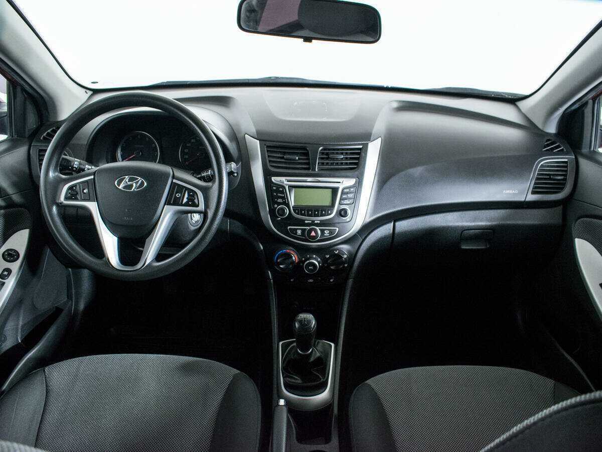 Купить Hyundai Solaris с пробегом. Фото: #11