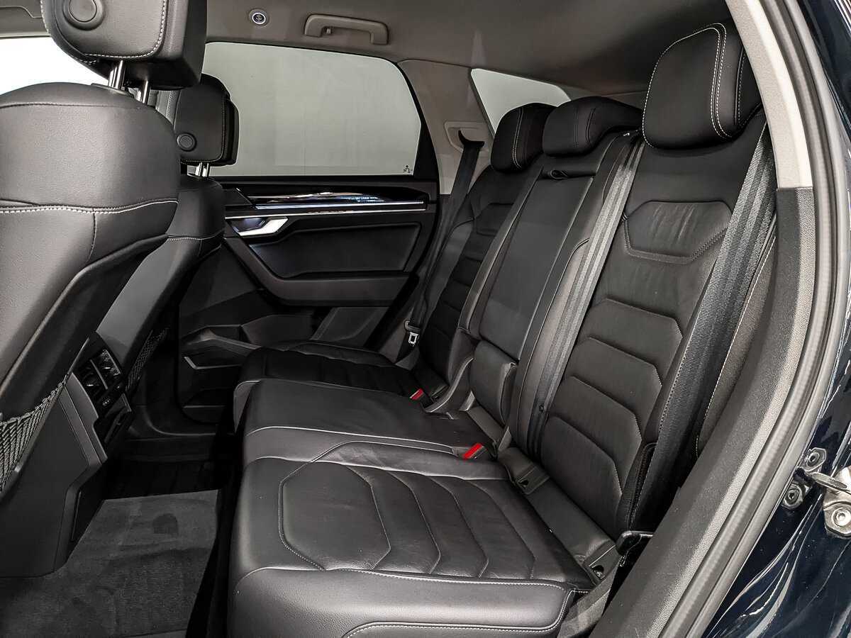 Купить Volkswagen Touareg с пробегом. Фото: #17