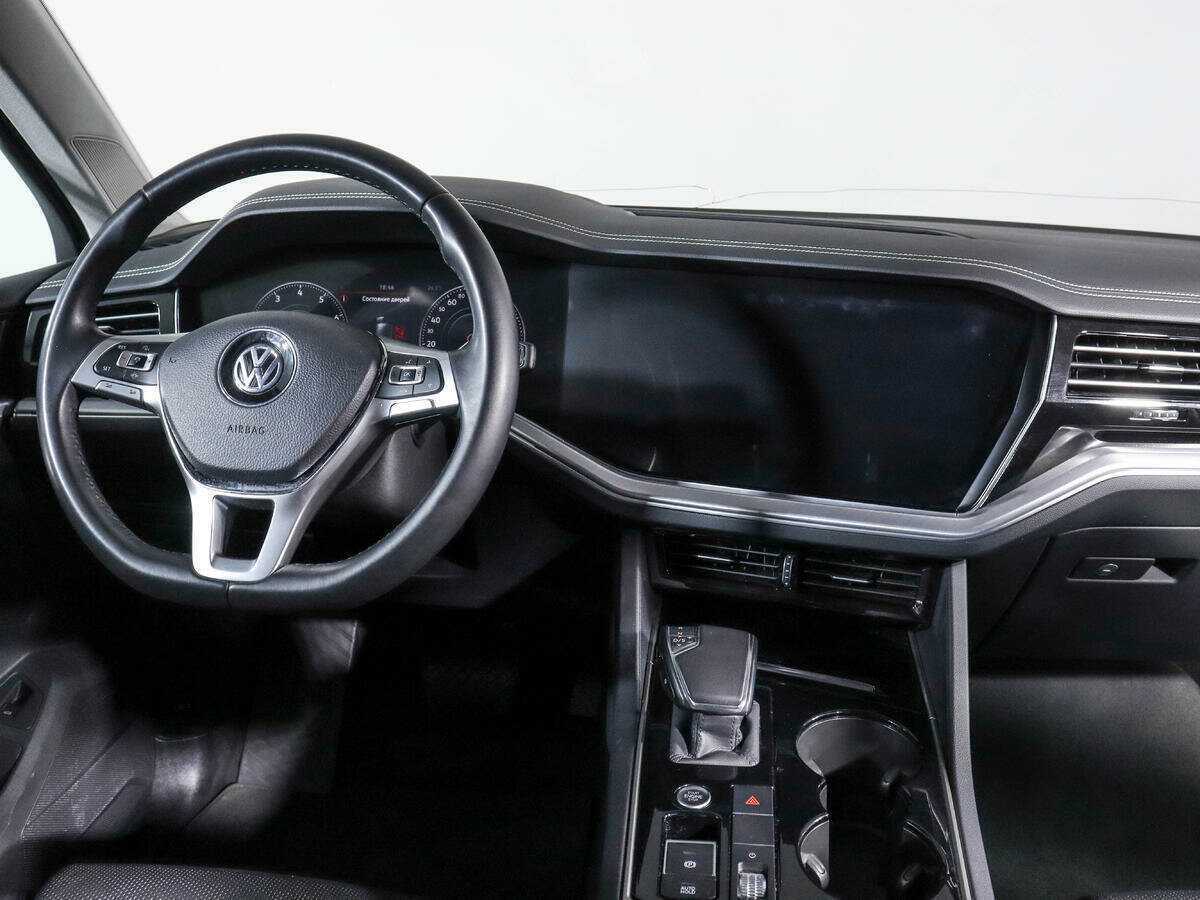 Купить Volkswagen Touareg с пробегом. Фото: #9