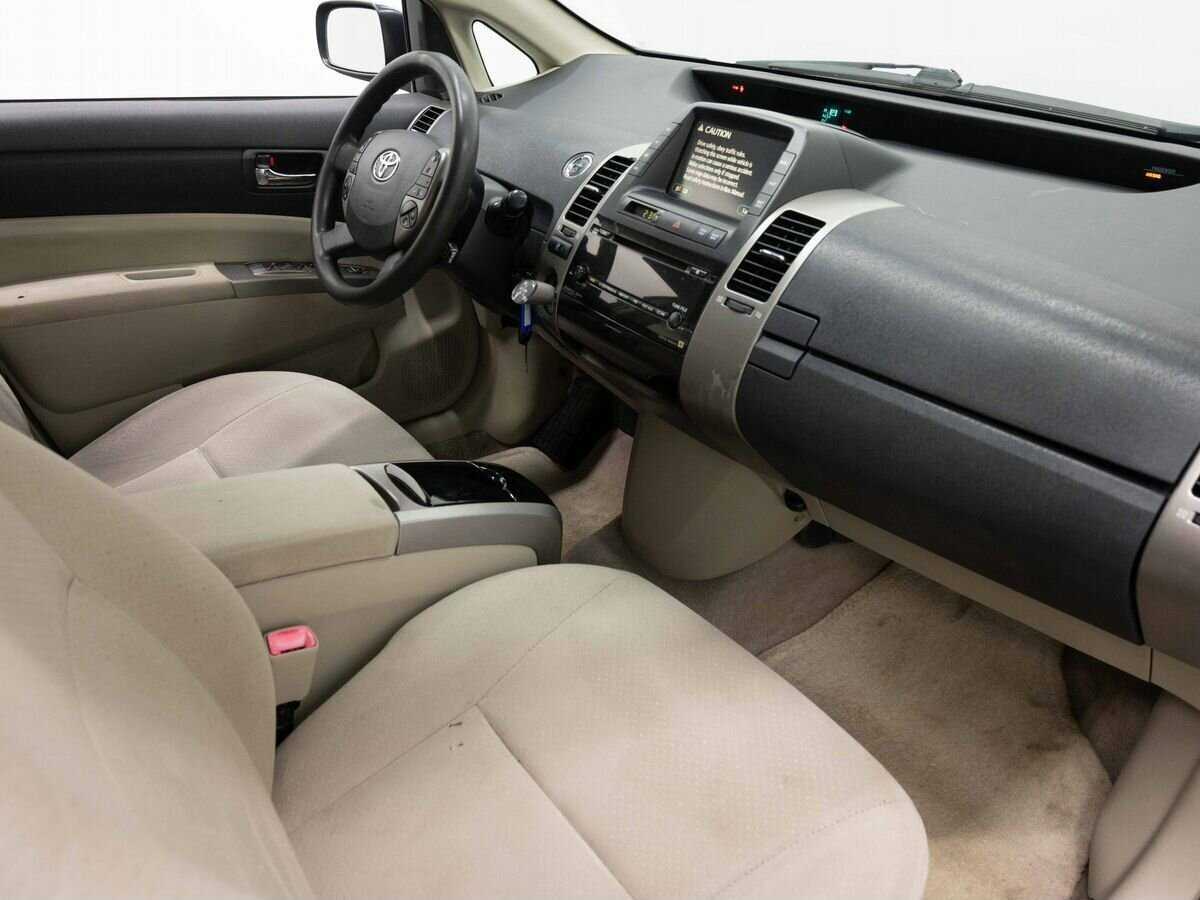 Купить Toyota Prius с пробегом. Фото: #10
