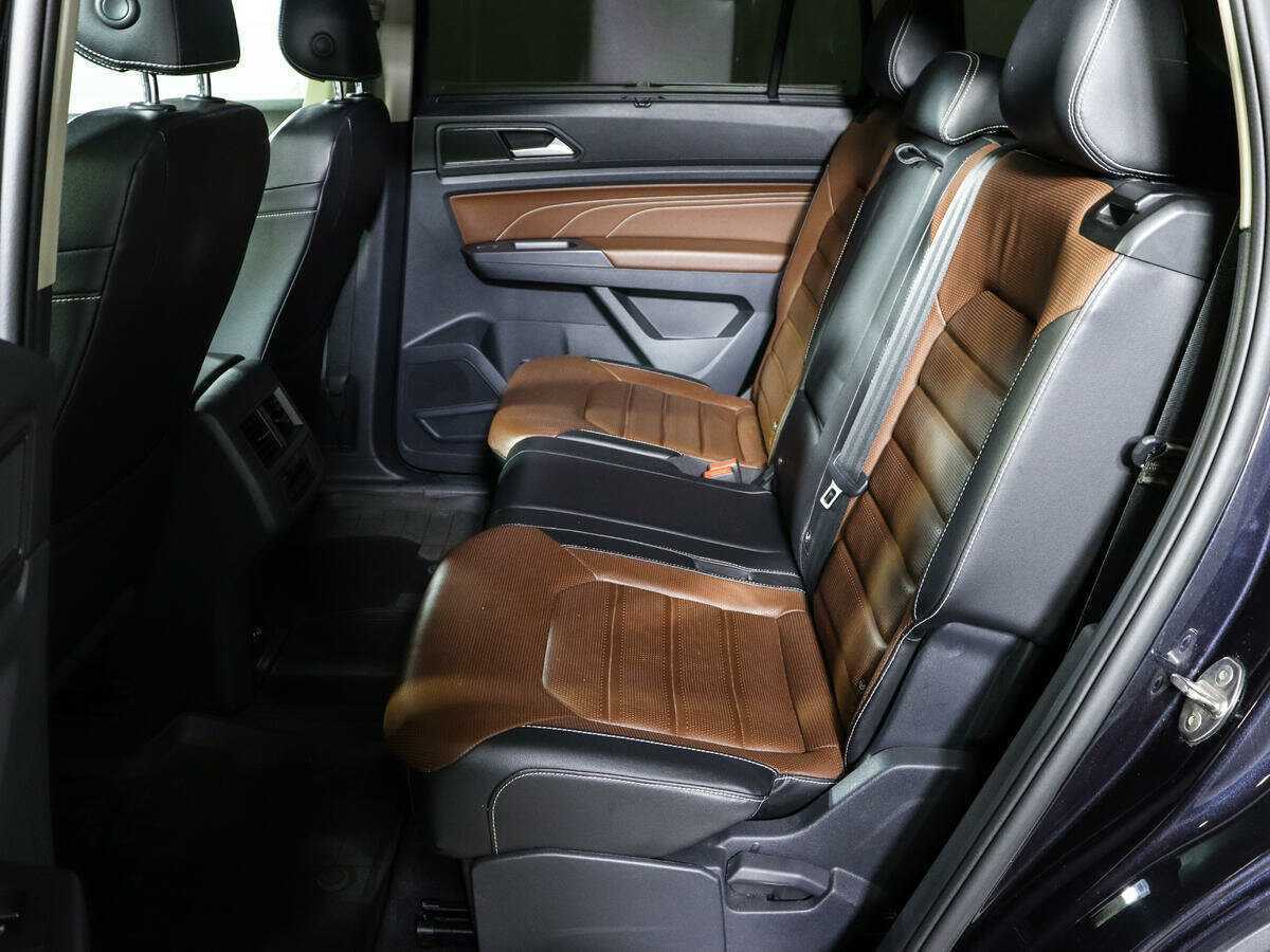 Купить Volkswagen Teramont с пробегом. Фото: #9