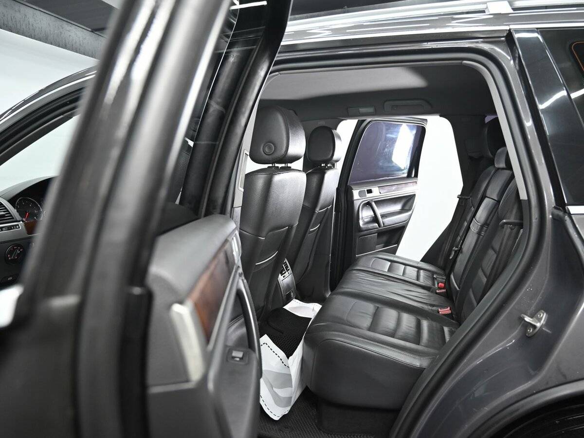 Купить Volkswagen Touareg с пробегом. Фото: #14