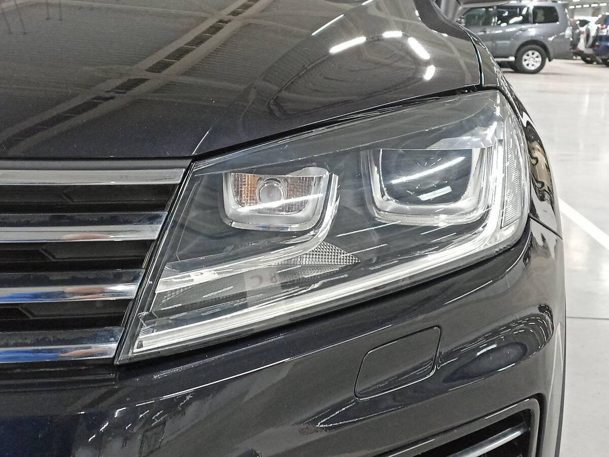 Купить Volkswagen Touareg с пробегом. Фото: #16
