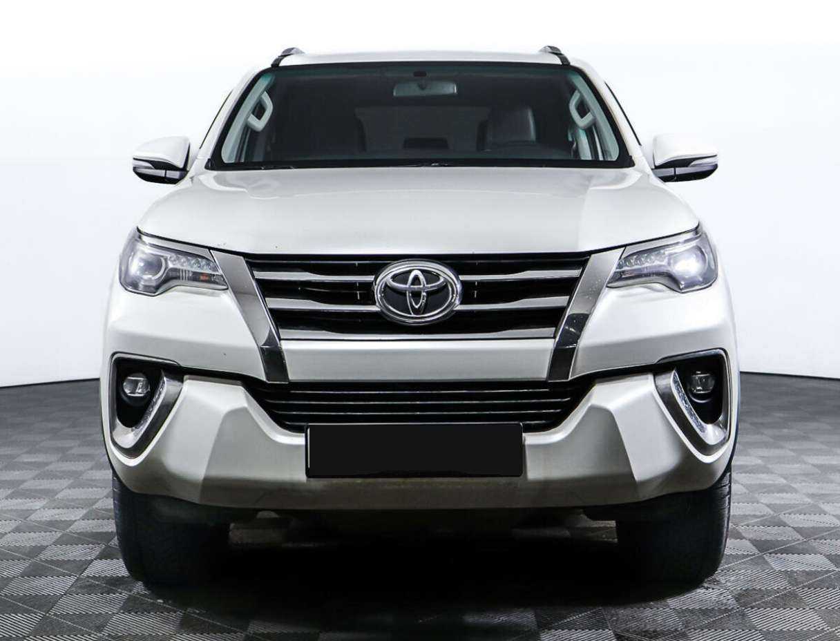 Купить Toyota Fortuner с пробегом. Фото: #1