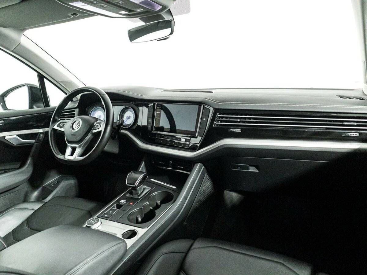 Купить Volkswagen Touareg с пробегом. Фото: #8