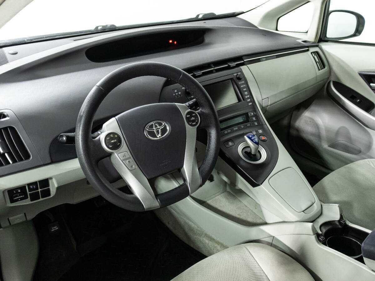 Купить Toyota Prius с пробегом. Фото: #10