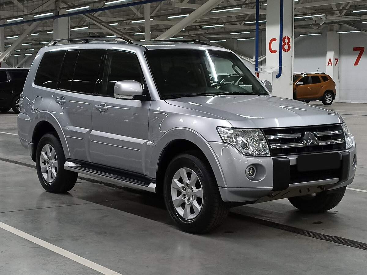 Купить Mitsubishi Pajero с пробегом. Фото: #2