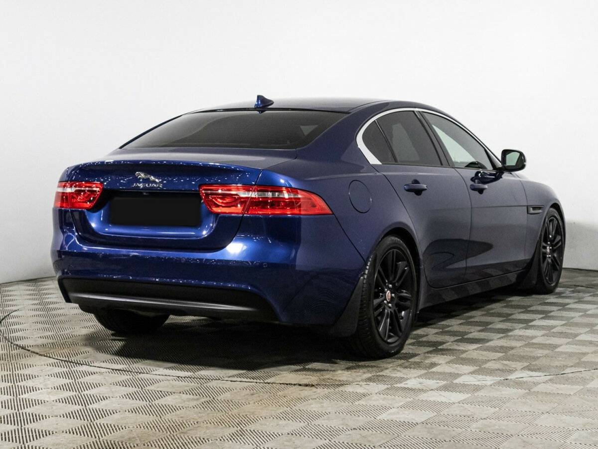 Купить Jaguar XE с пробегом. Фото: #4