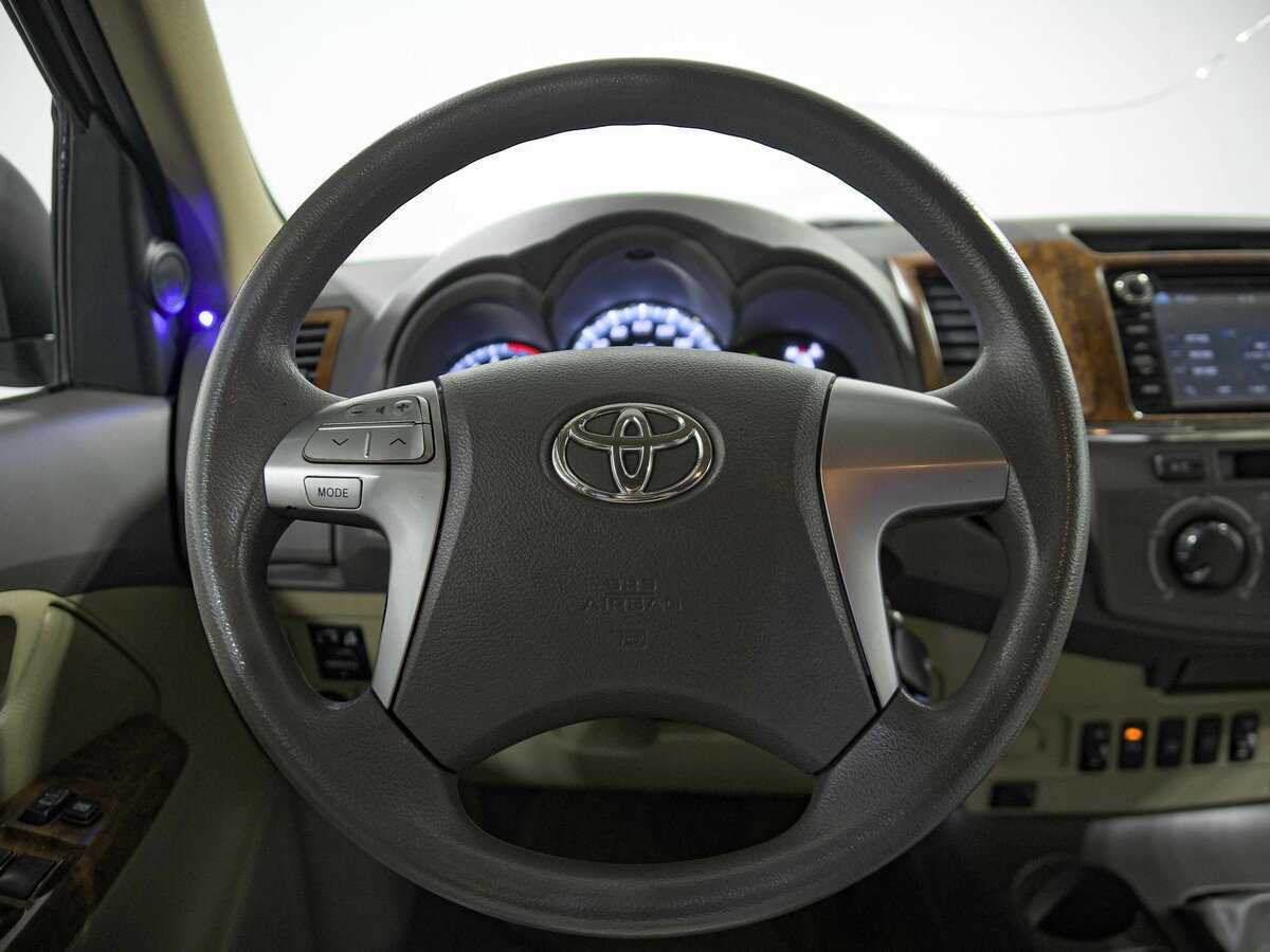 Купить Toyota Fortuner с пробегом. Фото: #7